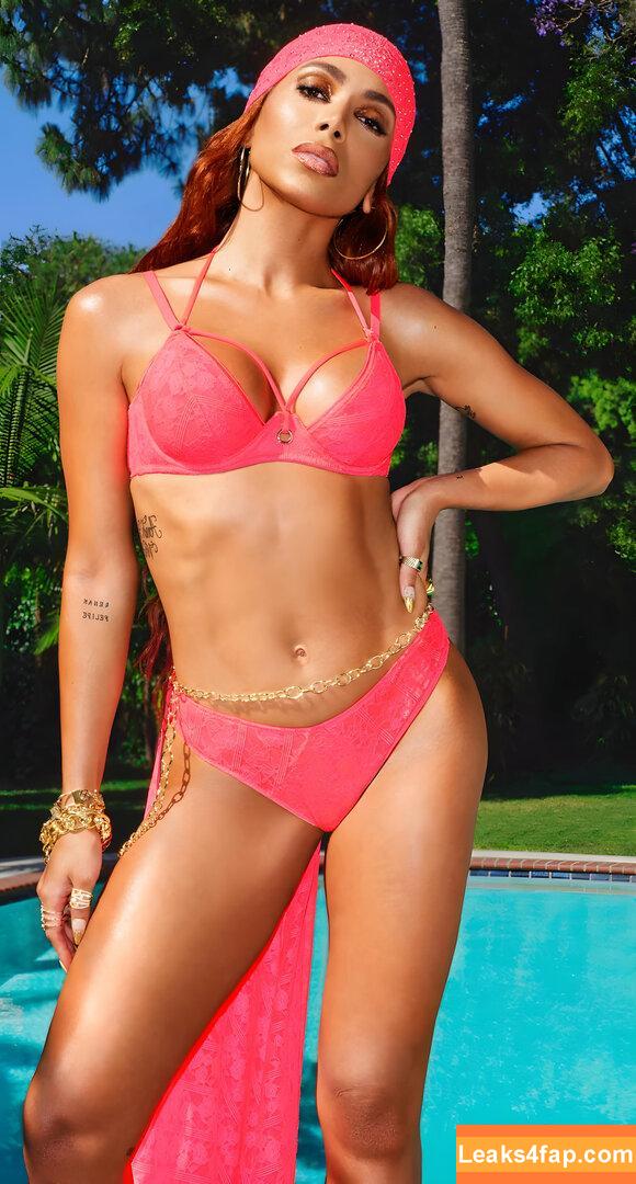 Anitta / AnittaOficial / https: leaked photo photo #0307