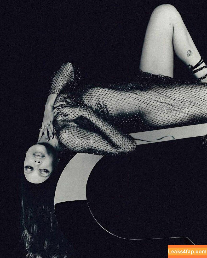 Anitta / AnittaOficial / https: слитое фото фото #0640