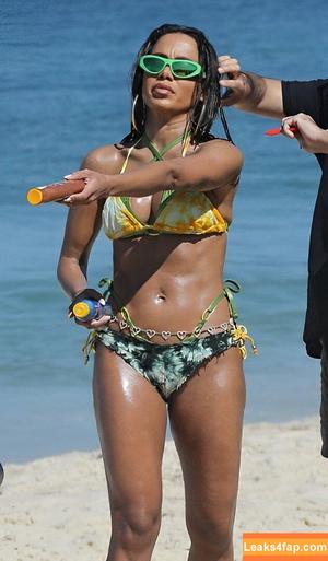 Anitta фото #0875