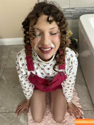 Anna Blossom photo #0011