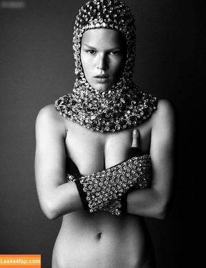 Anna Ewers фото #0048