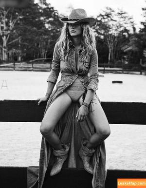 Anna Ewers photo #0059