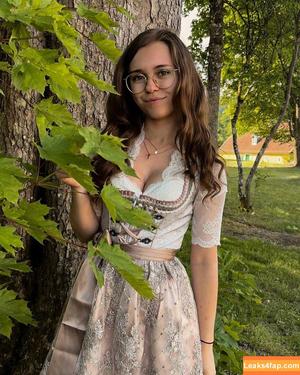 Anna Kauer photo #0023