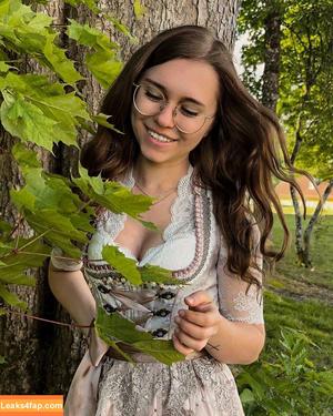 Anna Kauer photo #0024