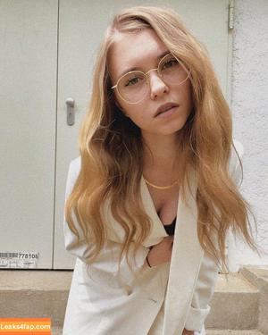 Anna Kauer photo #0037