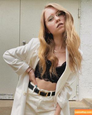 Anna Kauer photo #0042