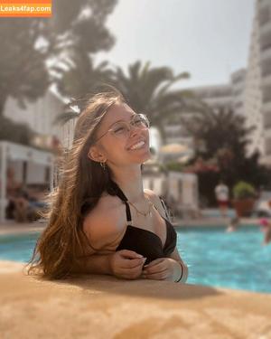 Anna Kauer photo #0049