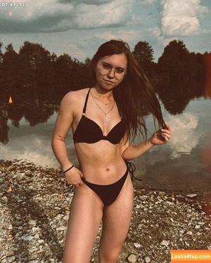 Anna Kauer photo #0068