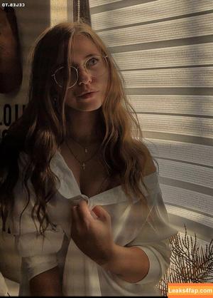 Anna Kauer photo #0072