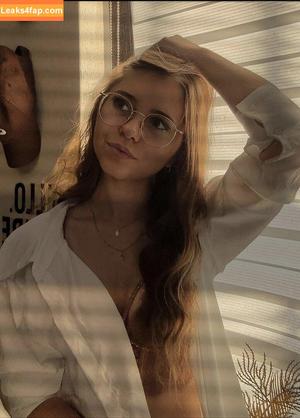 Anna Kauer photo #0074