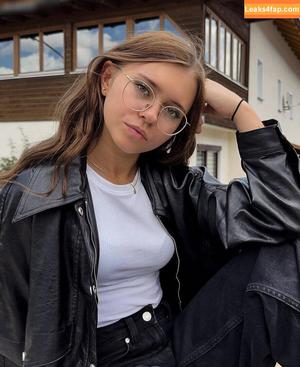 Anna Kauer photo #0206