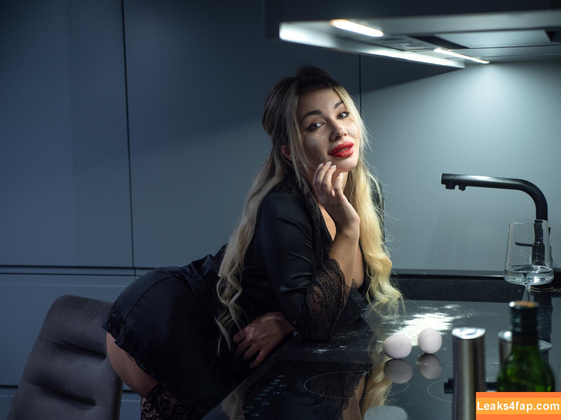 Anna Kostenko / annetkostenko слитое фото фото #0281