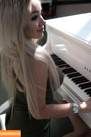 Anna Kostenko photo #0098