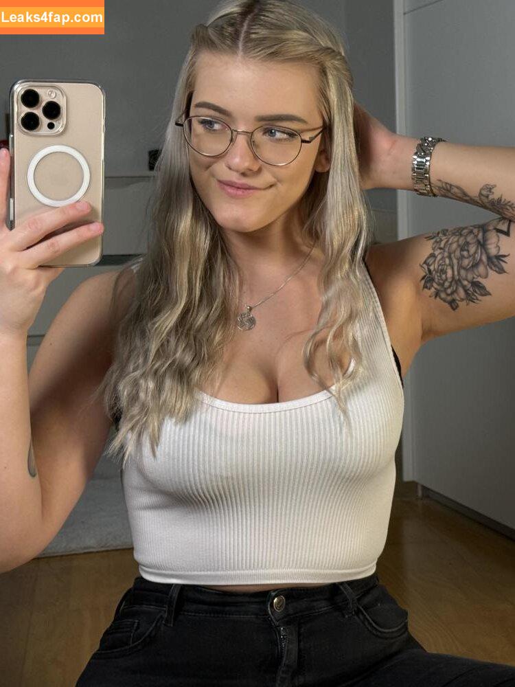 Anna Travels /  leaked photo photo #0001