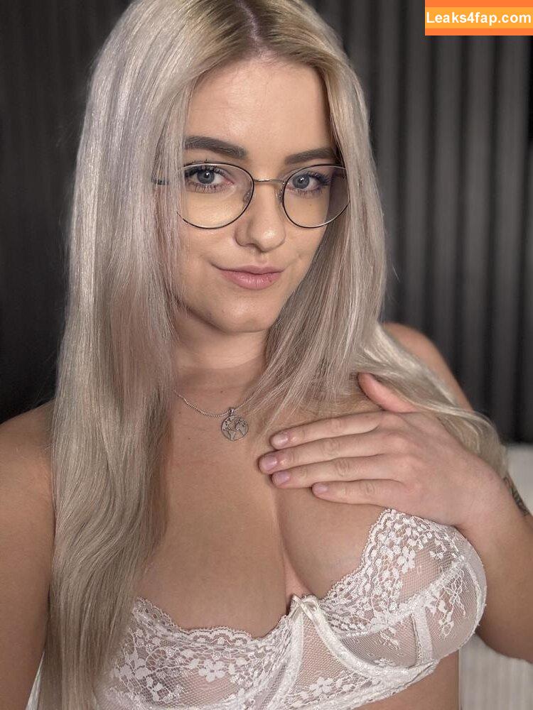 Anna Travels /  leaked photo photo #0002