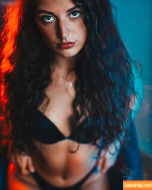 Anna Victoria Binnebößel photo #0074