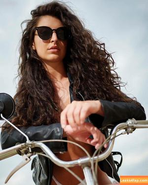 Anna Victoria Binnebößel photo #0115