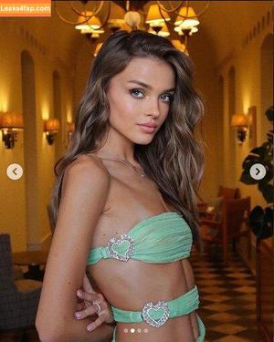 Anna Zak photo #0570