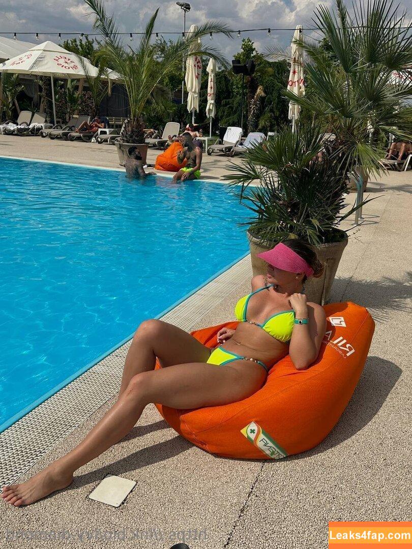 annabanksss /  leaked photo photo #0009