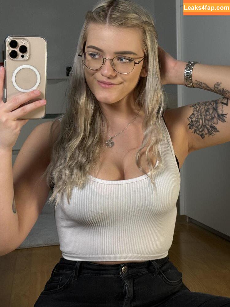 AnnaTravels leaked photo photo #0054