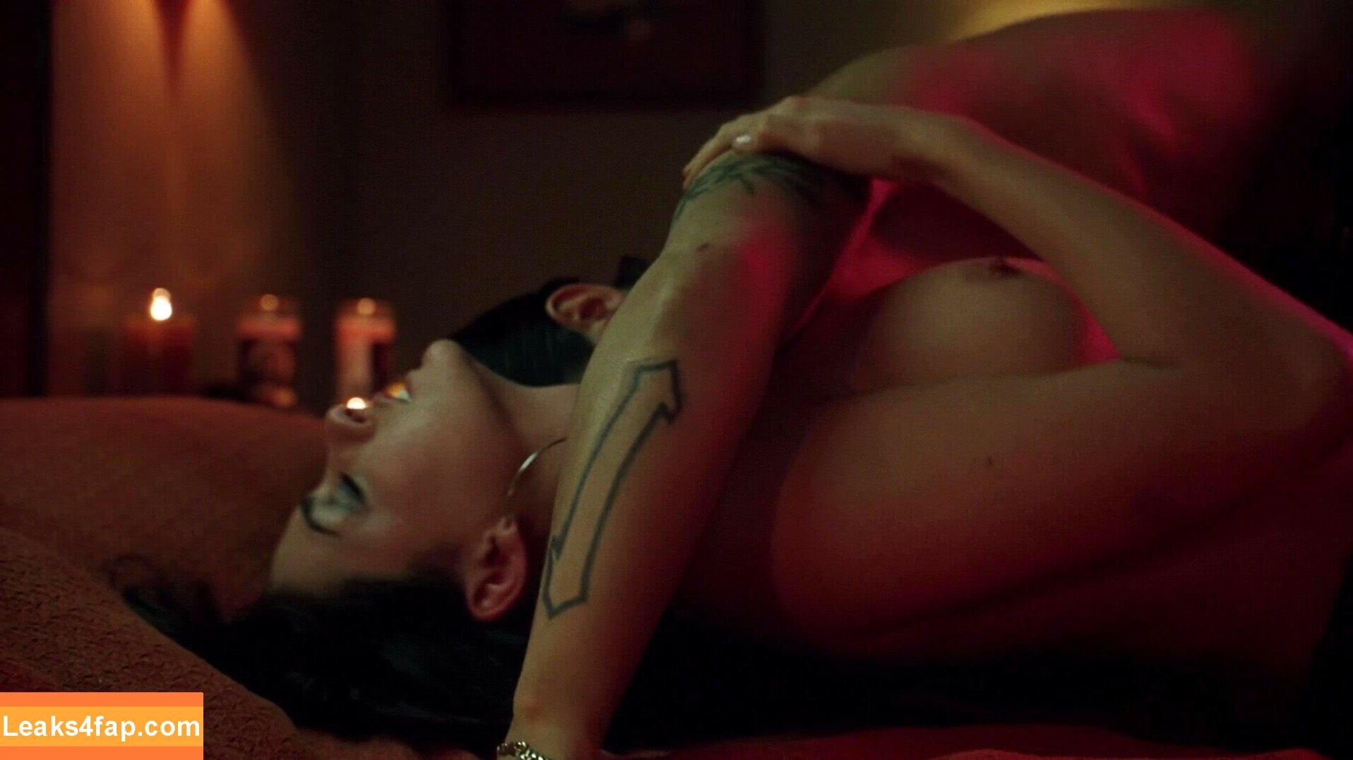 Anne Hathaway / ahathawaynews / annehathaway / heatherannie слитое фото фото #0004