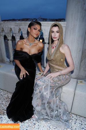 Anne Hathaway фото #0296