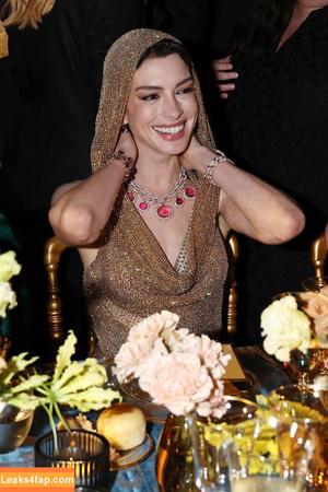 Anne Hathaway фото #0298