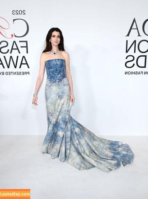 Anne Hathaway фото #0536