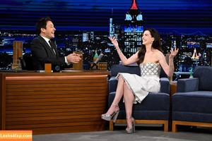 Anne Hathaway фото #0740