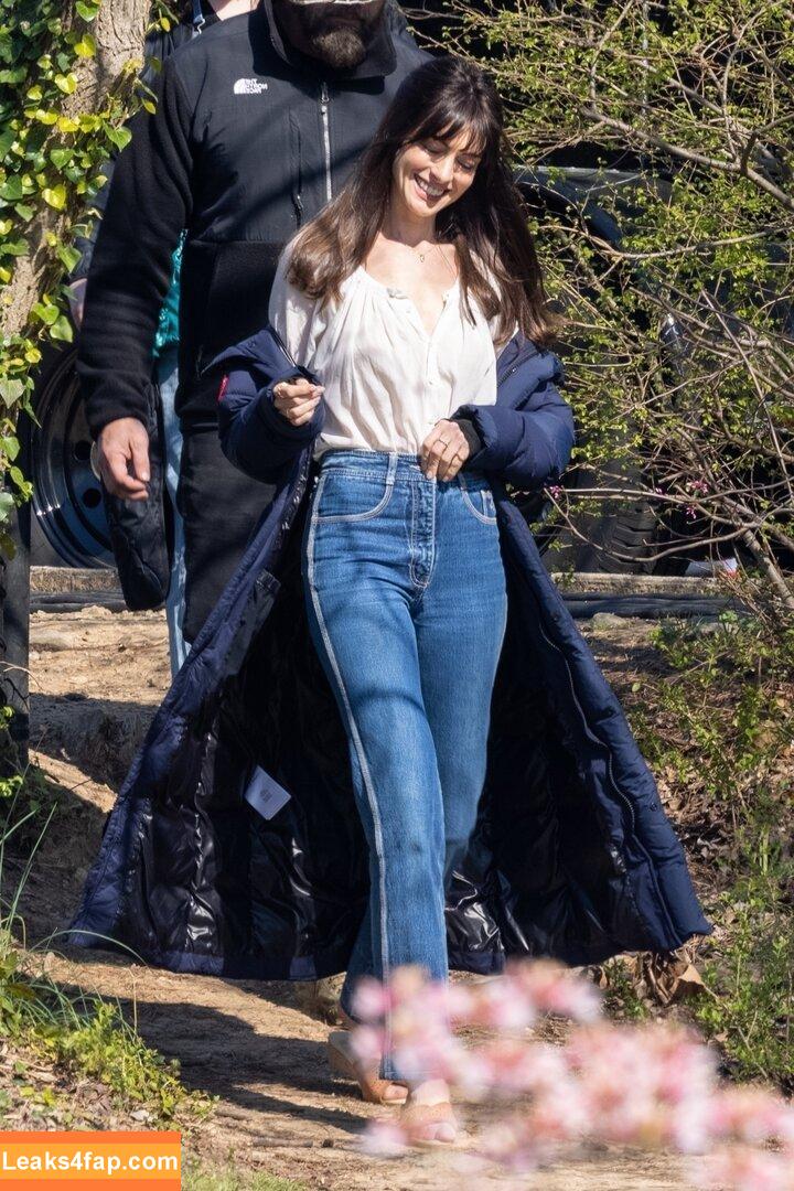 Anne Hathaway / ahathawaynews / annehathaway / heatherannie слитое фото фото #1062