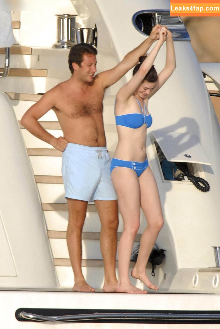 Anne Hathaway / ahathawaynews / annehathaway / heatherannie слитое фото фото #1342