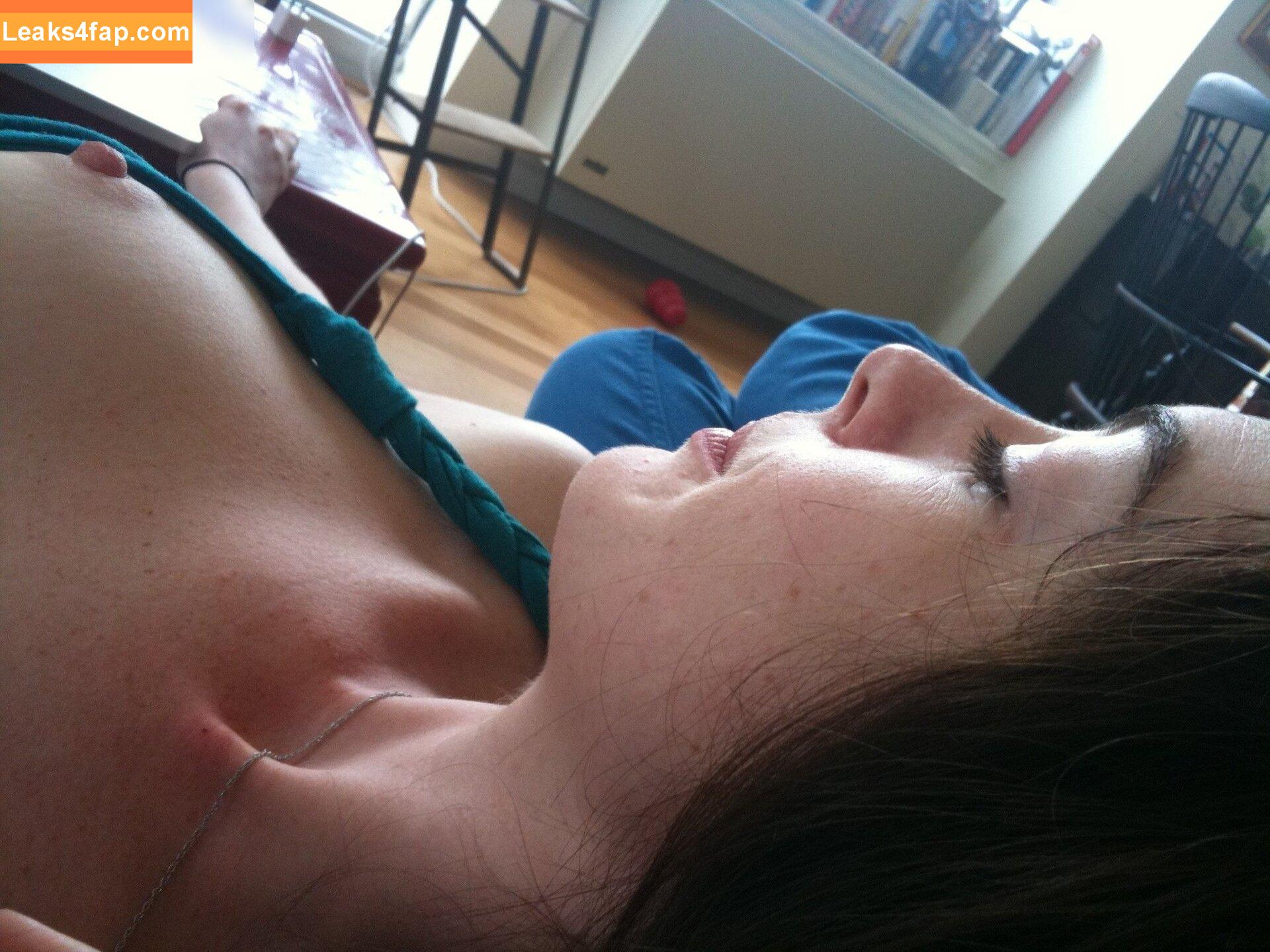 Anne Hathaway / ahathawaynews / annehathaway / heatherannie слитое фото фото #1397