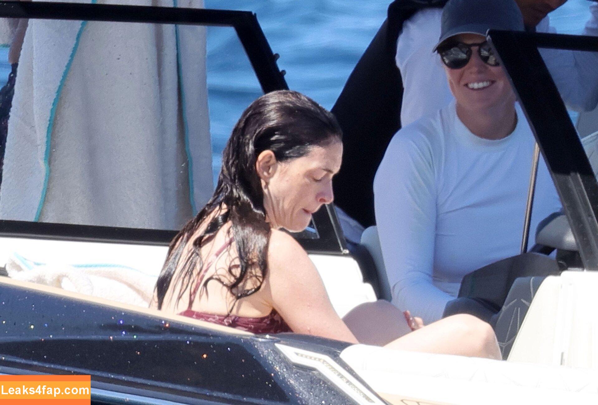 Anne Hathaway / ahathawaynews / annehathaway / heatherannie leaked photo photo #1750