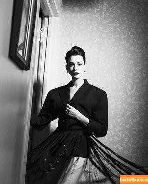 Anne Hathaway фото #1096