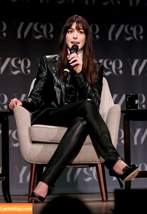 Anne Hathaway фото #1235