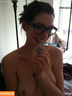 Anne Hathaway фото #1367