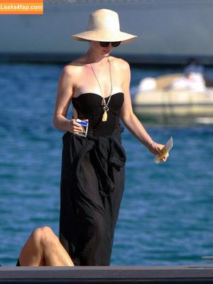 Anne Hathaway фото #1553