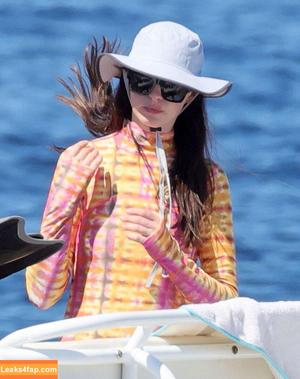 Anne Hathaway photo #1739