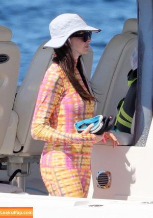 Anne Hathaway photo #1746