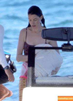 Anne Hathaway photo #1755