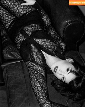 Anne Hathaway photo #2015