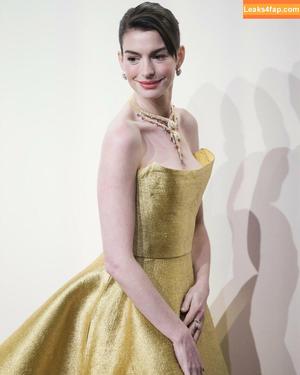 Anne Hathaway photo #2059