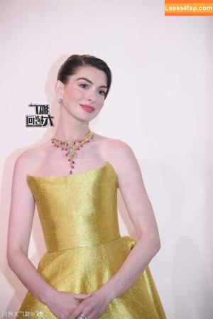 Anne Hathaway photo #2063