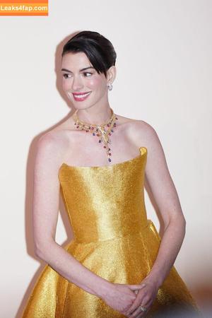 Anne Hathaway photo #2076