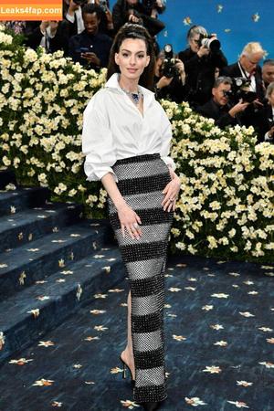Anne Hathaway photo #2162