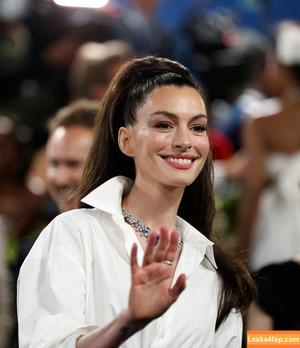 Anne Hathaway photo #2167