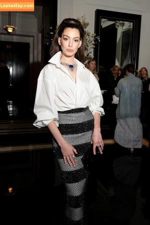Anne Hathaway photo #2169