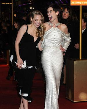 Anne Hathaway фото #2220