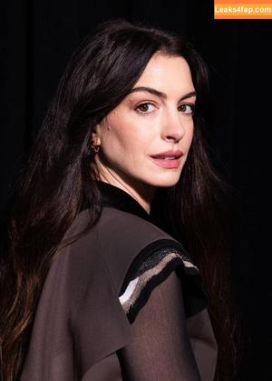 Anne Hathaway photo #2285