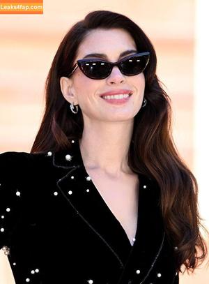 Anne Hathaway photo #2295